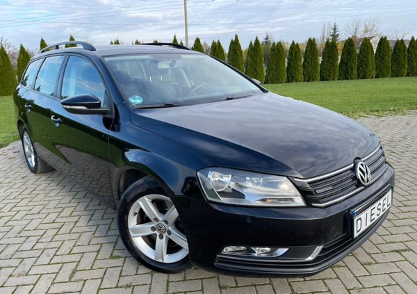 Volkswagen Passat cena 27900 przebieg: 245000, rok produkcji 2013 z Żelechów małe 667